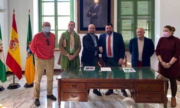 Ayuntamiento y Consejo Local de Hermandades suman esfuerzos por engrandecer la Semana Santa