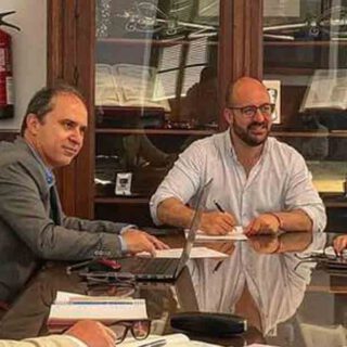 Beardo firma el contrato para la redacción del avance del nuevo PGOU