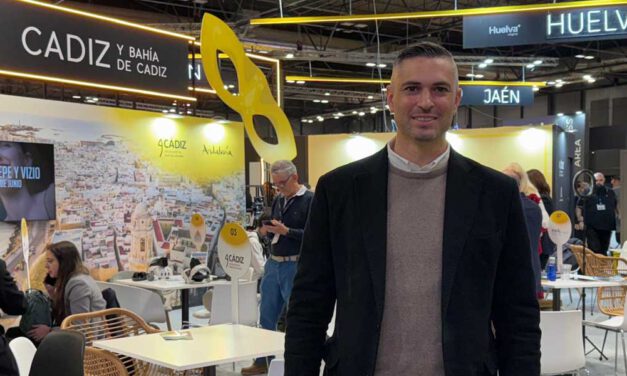 Ángel González asiste a la presentación de El Puerto en Fitur