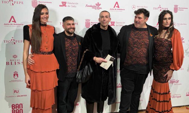 Peca deslumbra en la Pasarela Flamenca Tío Pepe con su colección "Tellus"