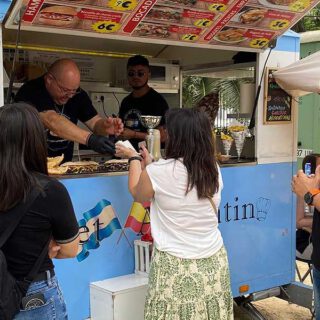 Gastronomía y música se fusionan en el Festival Mundial de Foodtrucks en El Puerto