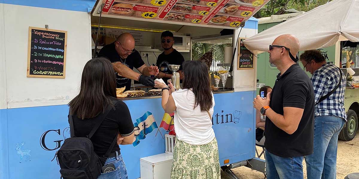 Gastronomía y música se fusionan en el Festival Mundial de Foodtrucks en El Puerto