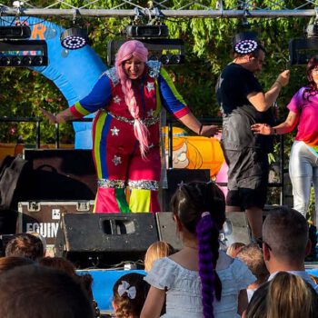 Miles de personas llenan el Parque de la Victoria durante el festival gastronómico FoodtruckPlanet