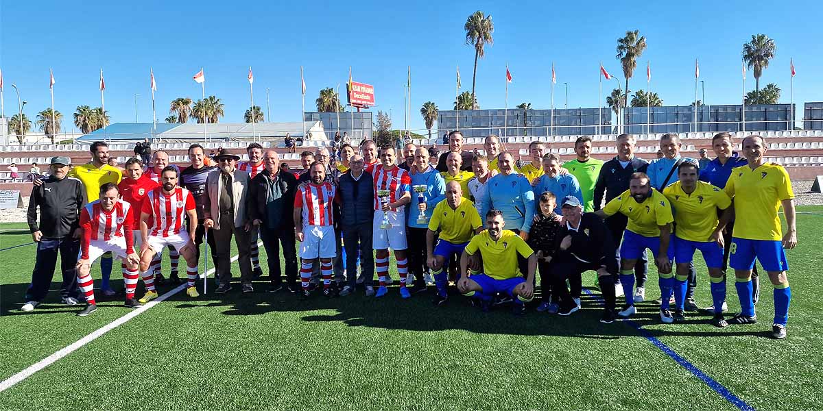 Los Veteranos del Cádiz C. F. se imponen 1-3 a los del Racing en el amistoso a beneficio de la Asociación La Gaviota