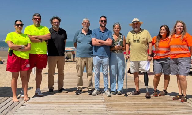 El programa de baño adaptado de Valdelagrana alcanza cifras récord y refuerza su continuidad