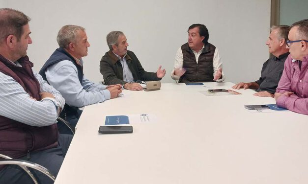 La Asociación de Empresarios de El Puerto se reúne con Vox