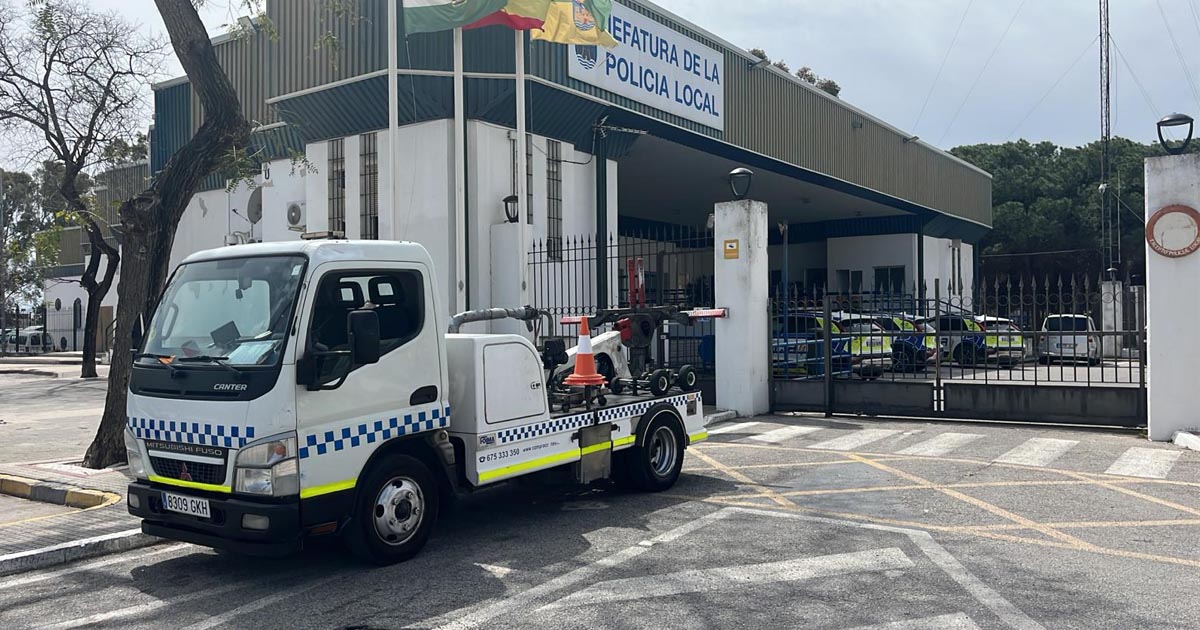 El Puerto activa un servicio 24 horas de grúa y balizamiento urbano