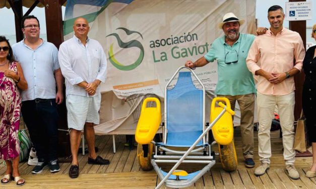 El PSOE visita los módulos de movilidad reducida en playas