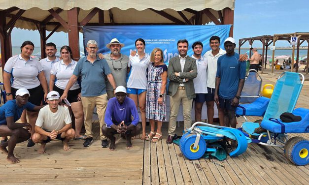 Hidro-Sport cumple 20 años acercando el baño en el mar a personas con movilidad reducida