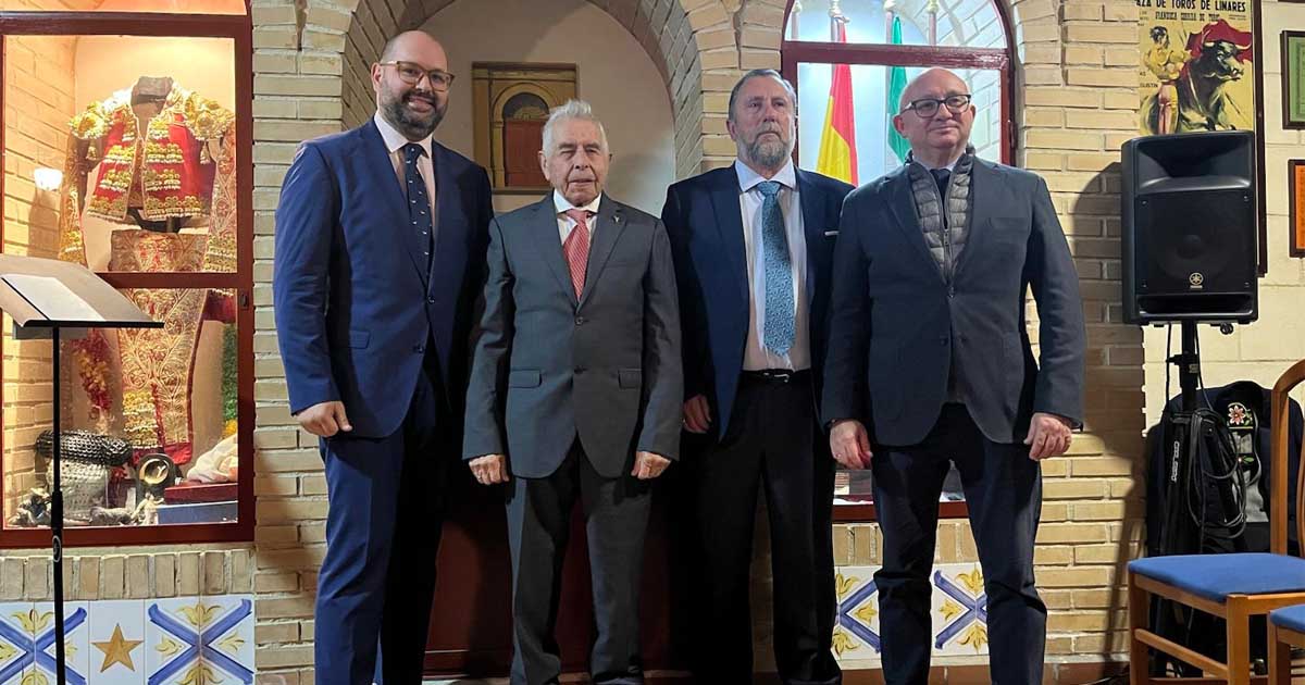 El Club Taurino El Rabo distingue a Luis Domínguez Blanco con su Insignia de Oro