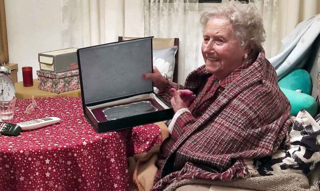 Los Belenistas Portuenses rinden homenaje a Esperanza Vargas, a sus 92 años