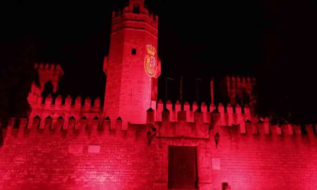 El Castillo de San Marcos se ilumina de rojo carmesí por el 54 cumpleaños de Felipe VI