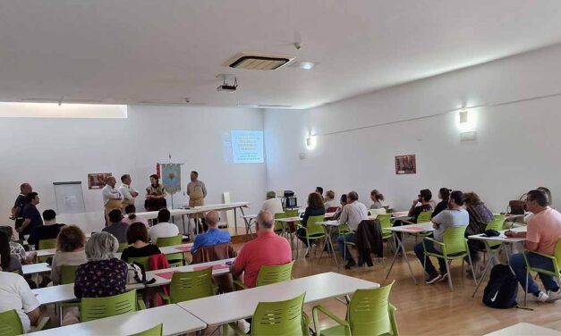 El curso de "Técnicas de construcción de belenes" forma a 32 personas en esta hermosa tradición