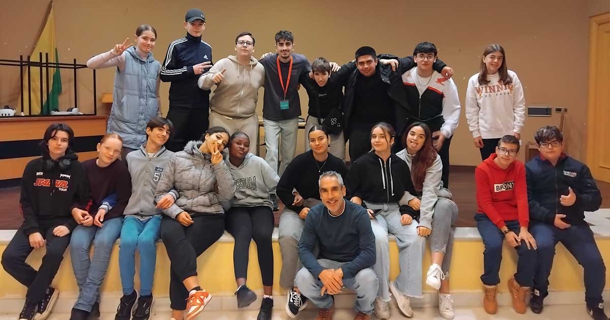 Una jornada lúdica y tecnológica refuerza la convivencia entre jóvenes del programa socioeducativo municipal