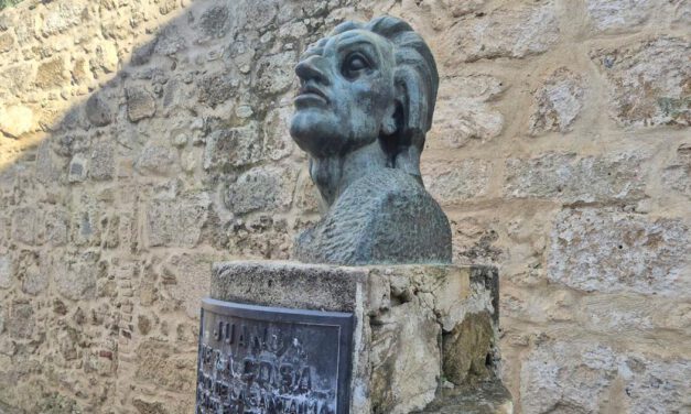 Betilo reclama la reparación del busto de Juan de la Cosa y un protocolo para conservar el patrimonio