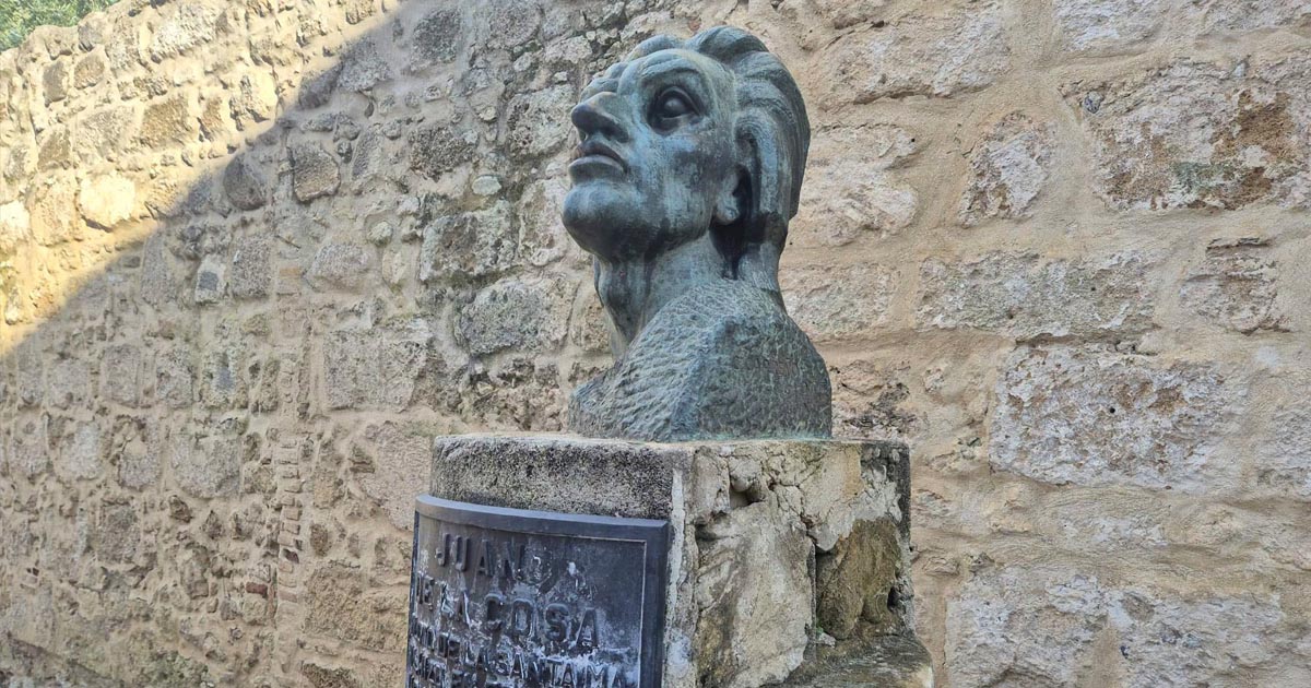 Betilo reclama la reparación del busto de Juan de la Cosa y un protocolo para conservar el patrimonio