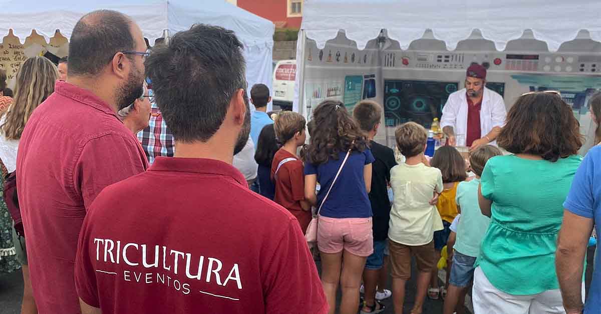 Numerosas familias disfrutan de una jornada de juegos y actividades en Vistahermosa