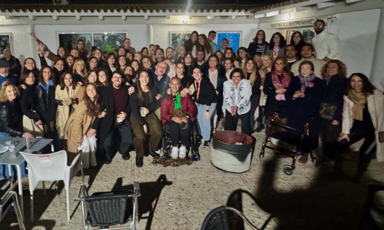 Las primeras zambombas del año llenan la ciudad de ambiente prenavideño y convivencia