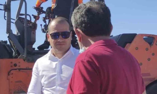 Comienza el asfaltado del Camino Estacadillas para facilitar el acceso a la urbanización El Barrero