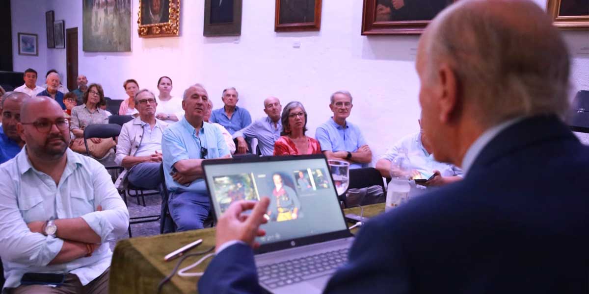 Dos marinos brillantes con destinos trágicos, protagonistas del nuevo libro de Enrique Tapias