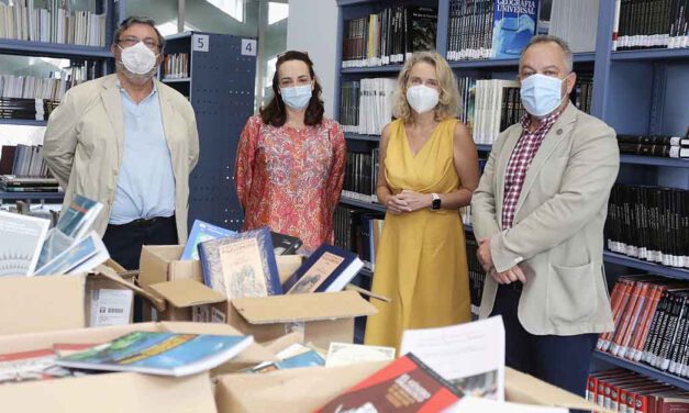 La Universidad de Cádiz dona más de 900 libros a las bibliotecas municipales de El Puerto