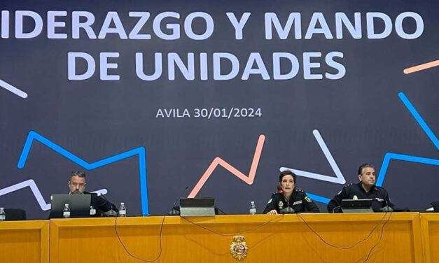 El Intendente de la Policía Local de El Puerto viaja a la Escuela Nacional de Policía de Ávila para hablar de su experiencia