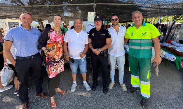 El Ayuntamiento agiliza la limpieza del mercadillo de los martes en El Juncal