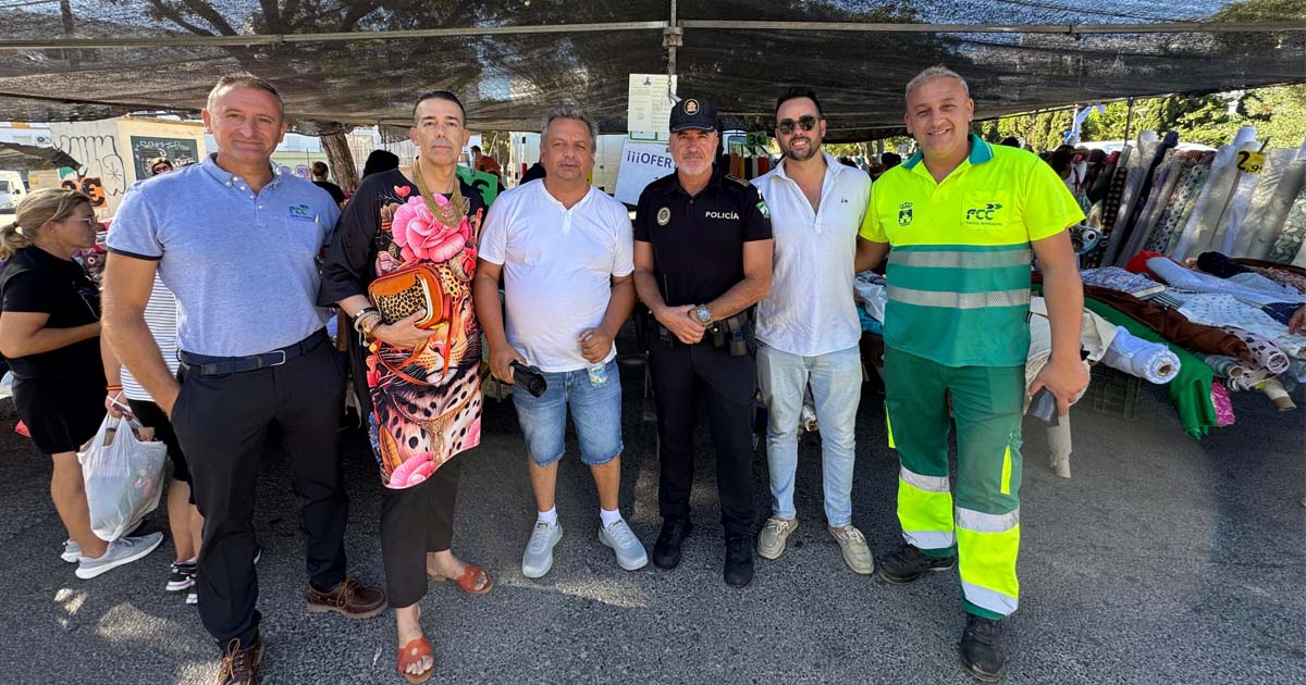 El Ayuntamiento agiliza la limpieza del mercadillo de los martes en El Juncal