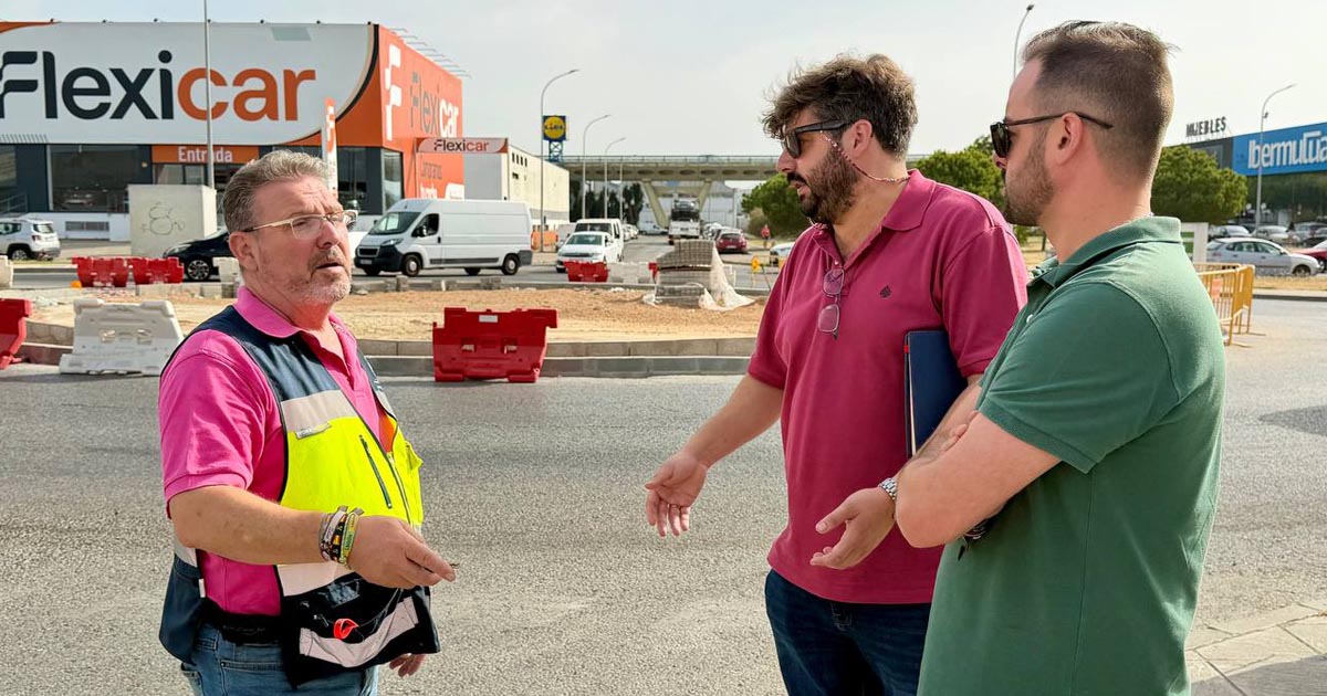 Los Madrileños renueva su señalización horizontal para mejorar la seguridad vial