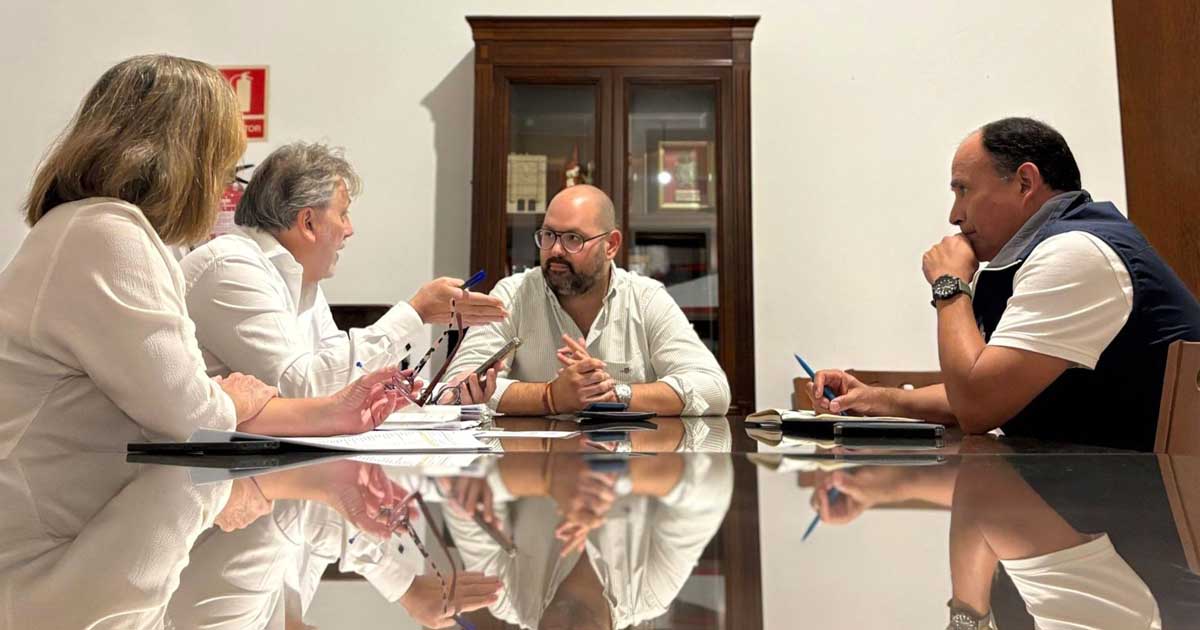 Los vecinos de El Manantial trasladan sus demandas en una reunión con el Ayuntamiento