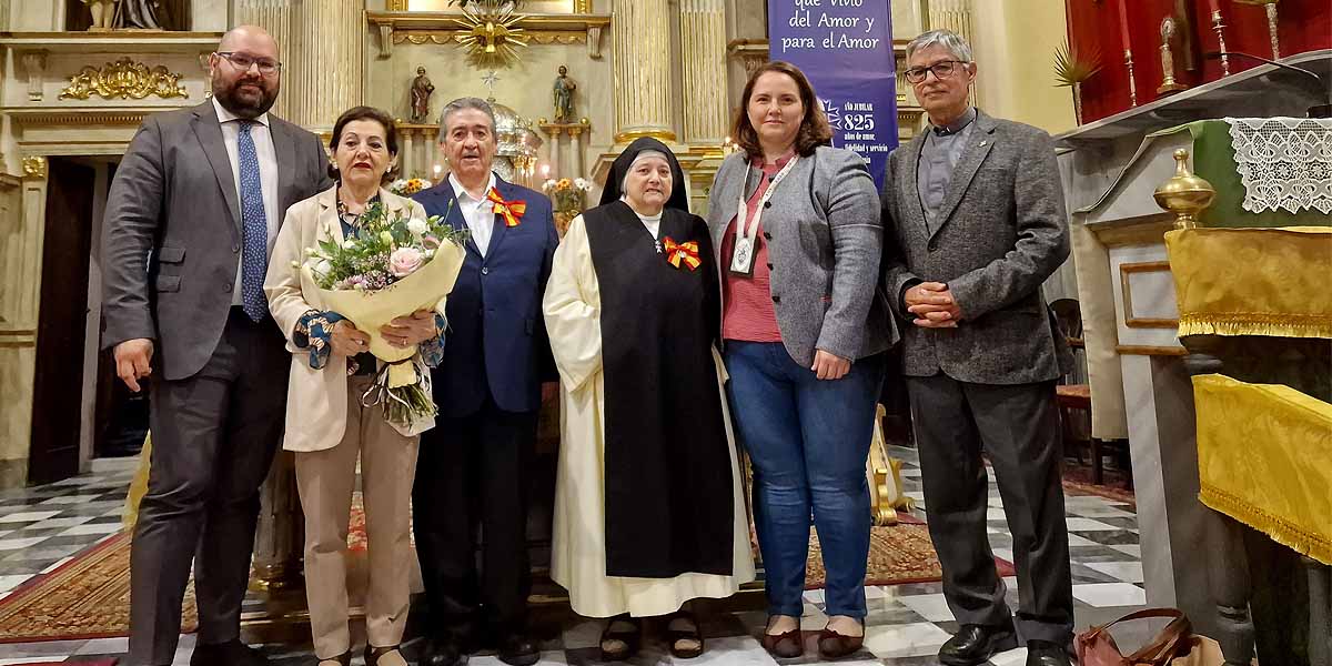 La Hermandad del Carmen reconoce a las monjas del Convento del Espíritu Santo y a Francisco Rueda