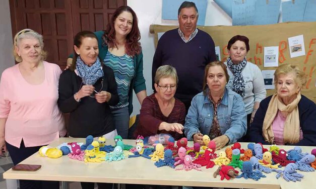 El "Grupo de mayores solidarios de Barrio Alto" se suma a la iniciativa de los Pulpitos Solidarios