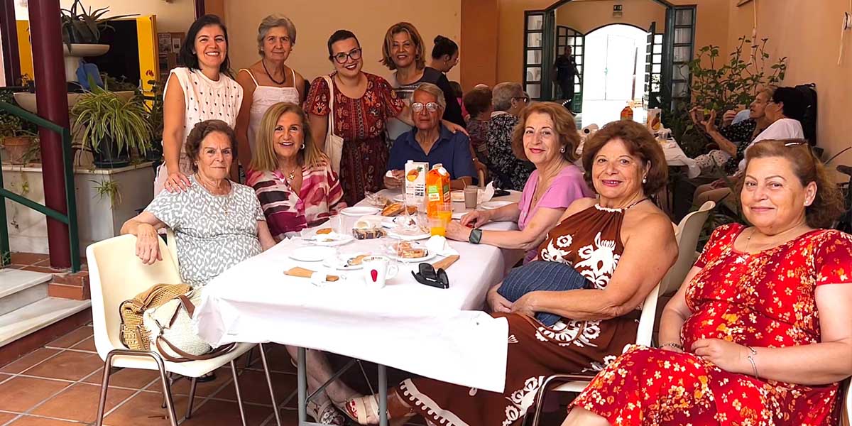 Un desayuno colectivo pone fin a la edición 2025 del programa ‘Envejecimiento Activo’ en El Puerto