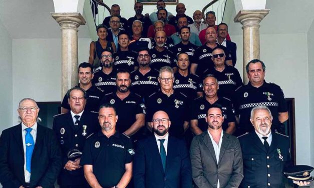 El Puerto distingue a los agentes de Policía Local que cumplen 25 y 40 años de servicio