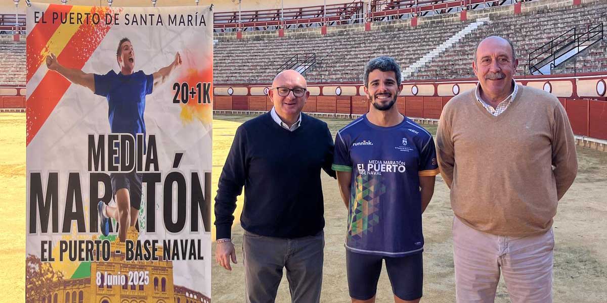 La Media Maratón El Puerto - Base Naval presenta su camiseta oficial en un acto en la Plaza de Toros