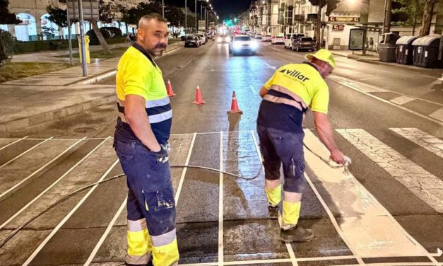 La renovación de la señalización en la calle Valdés mejora la seguridad vial y reorganiza el tráfico