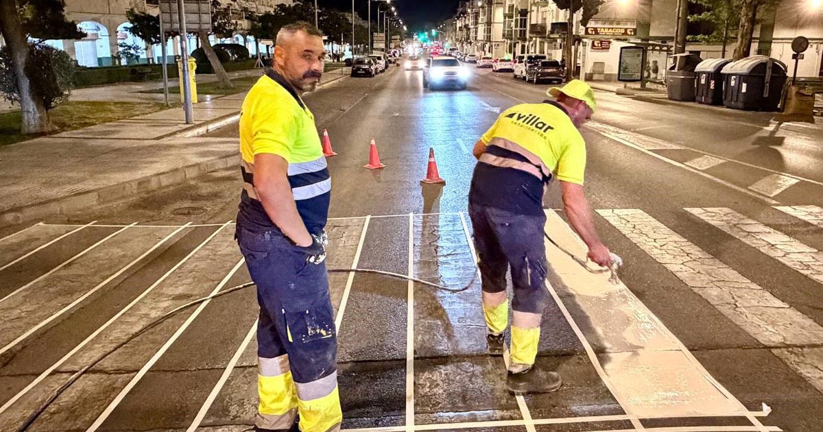 La renovación de la señalización en la calle Valdés mejora la seguridad vial y reorganiza el tráfico