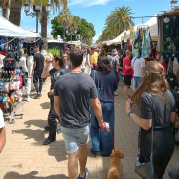 El mercadillo del Calderón se llena y confirma su tirón en la Motorada