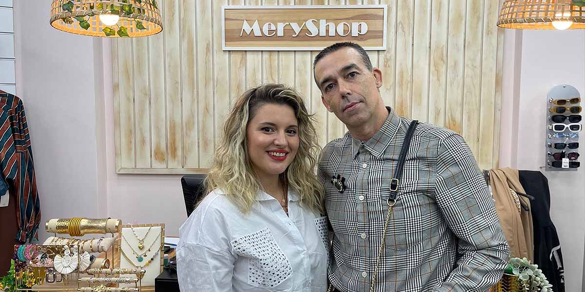 Calleja felicita a María Arana por la reinauguración de "Meryshop"