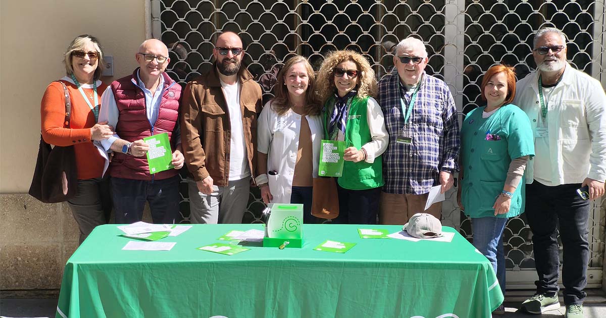 Una mesa informativa acerca la prevención del cáncer de colon a los vecinos en Federico Rubio