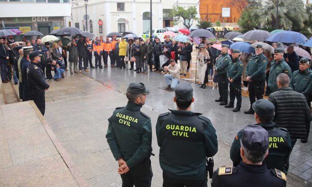 El Puerto de Santa María guarda un minuto de silencio en memoria de los guardias civiles asesinados en Barbate