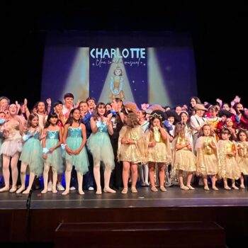 Las Esclavas llena el Teatro Pedro Muñoz Seca con el musical solidario 'Charlotte'