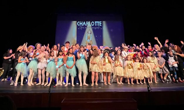 Las Esclavas llena el Teatro Pedro Muñoz Seca con el musical solidario 'Charlotte'