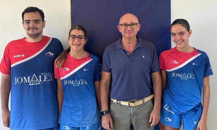Micaela García y Julia Zahara compiten en el Campeonato de España Alevín de Natación