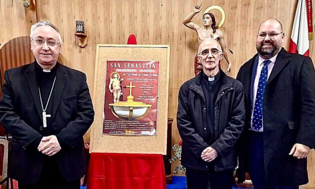 Arranca la Semana de San Sebastián con una conferencia del Obispo sobre la iniciación cristiana