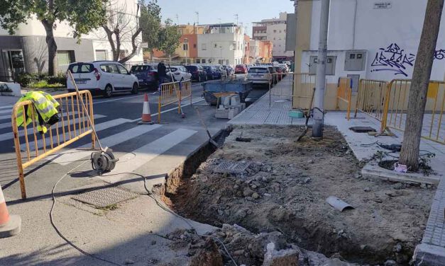 Acerados más accesibles para la Avenida de la Constitución y las calles Manuel Álvarez y Almirante Chacón