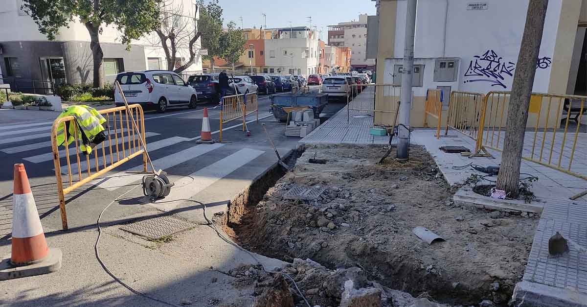 Acerados más accesibles para la Avenida de la Constitución y las calles Manuel Álvarez y Almirante Chacón
