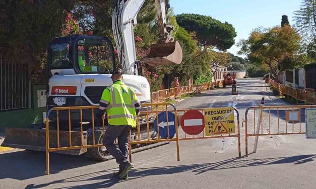 Obras de restitución de la red general de abastecimiento en Cuatro Pinos