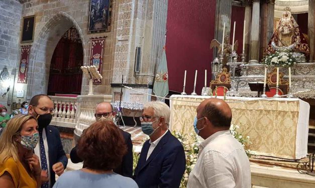 El PP destaca el engrandecimiento de la festividad de la Patrona en la tradicional ofrenda a la Virgen