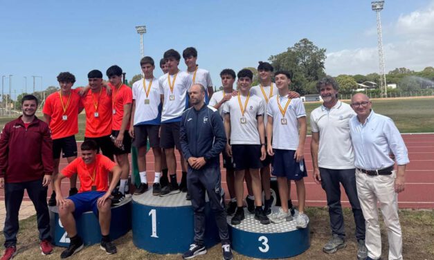 Más de 580 alumnos convierten El Puerto en una gran pista de atletismo escolar